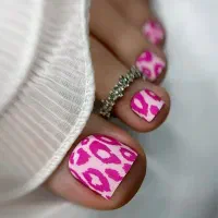آموزش کاشت و طراحی روی ناخن