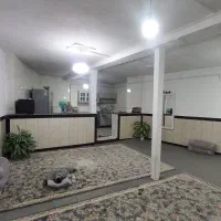 یک باب خانه مسکونی دارای اسطبل و حیاط ماشینرو