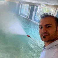 شستشو و اسیدشویی حرفه‌ای استخر تمیز مثل روز اول