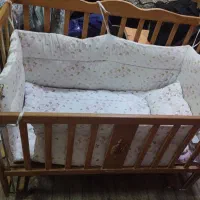 تخت چوبی کنار مادر سلیکا Solika