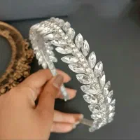 تاج و ریسه مو