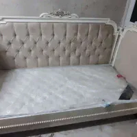 تخت نوجوان