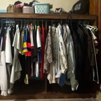 کمد لباسی و رگال چوبی و کتابخونه