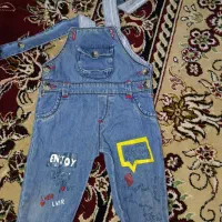 تعدادی لباس بچگانه