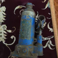 یک عدد جک تویوتا یک جفت پنر لول پژو