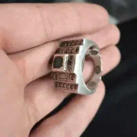 انگشتر زمرد پنجشنبه با ۴۲ عدد الماس اصل