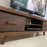 مبل ومیزتلویزیون و جلو مبلی
