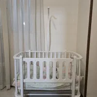 تخت گهواره کنار مادر کودک
