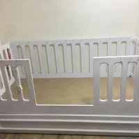 تخت نرده دار چوبی کودک
