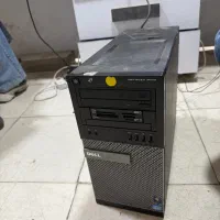 چهار عدد کیس و مانیتور