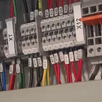 مونتاژ تابلو  صنعتی و برق کشی ساختمانی
