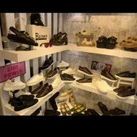 ۱۲ متر مغازه بورس کیف و کفش