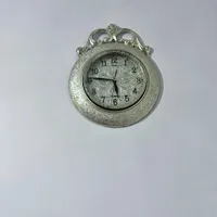 دو ساعت دیواری و رومیزی