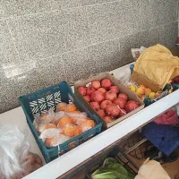 طبق و قفسه میوه فروشی