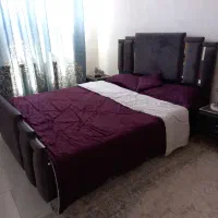 تخت خواب ۲ نفره به همراه میز و آینه و کنارتختی
