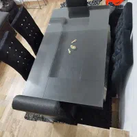 میز نهار خوری شش نفره..