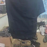 تعداد ۳۰۰ تکه لباس و ۱۰۰ جفت کتانی