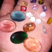 جواهر انگشتری و گردنبندی و گوشواره ای