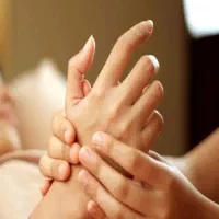 خدمات ماساژ و بادکش توسط ماسیس