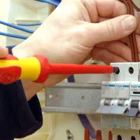 برقکار و تاسیسات برقی