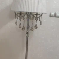 آباژور ایستاده