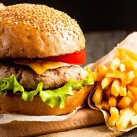 استخدام نیروی کار نیمه حرفه ای در فست فود