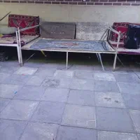 تخت آهنی