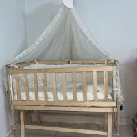 تخت کنار مادر