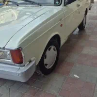 وانت بی رنگ عروسک