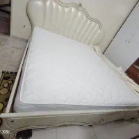 تخت خواب دو نفره و دراور و ویترین