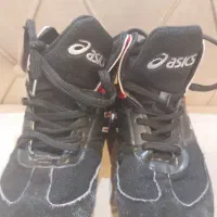 دو عدد کفش کشتی سایز 40 و38