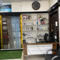 نیروی دفتری خانم دفتر درب و پنجره