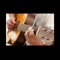 آموزش تخصصی نواختن گیتار(پاپ وکلاسیک)