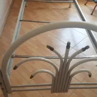 تخت فلزی کارکرده