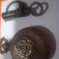 یک ساعت جیبی ویک قفل کوچک 3سانتی انتیک