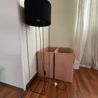 آباژور ایستاده‌ی مینیمال