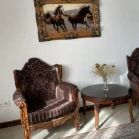 سرویس مبلمان و میز نهارخوری چوب گردو در حد نو