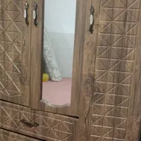 کمد قهوه‌ای جادار