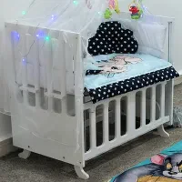 تخت کنار مادر