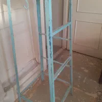 چهار پایه آهنی