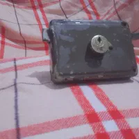 قفل در حیاط