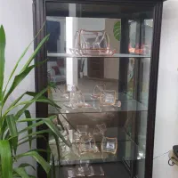 ویترین با چوب گردو