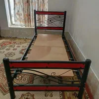 تخت خواب یک نفره چوب وفلز مشابه این عکس بدون کفی