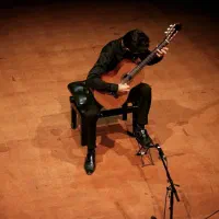 آموزش گیتار و آواز پاپ