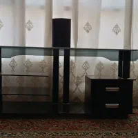 میز تلویزیون شیشه ای نو و بزرگ