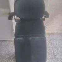 صندلی برقی و صندلی اداری و ۳تا صندلی معمولی و میز