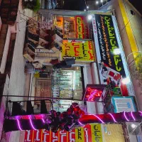 فروشنده مغازه دخانیات و قلیون فروشی