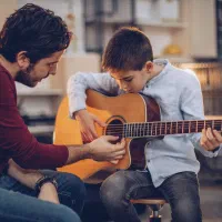آموزش گیتار در منزل