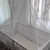 تخت کنار مادر