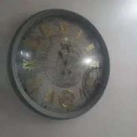 ساعت دیواری بسیار شیک و نو